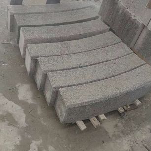 宁夏芝麻白弧形路牙石