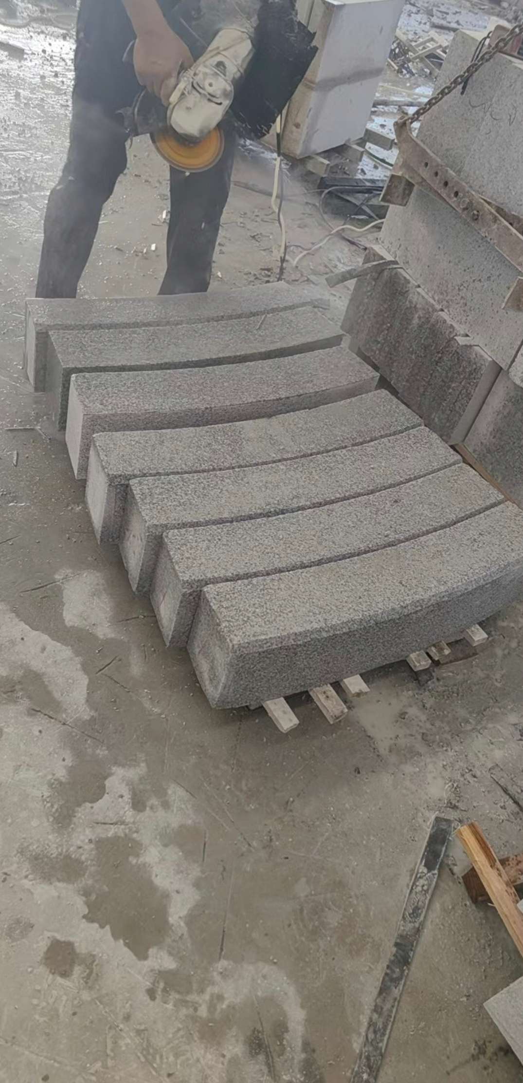 宁夏芝麻白弧形路牙石